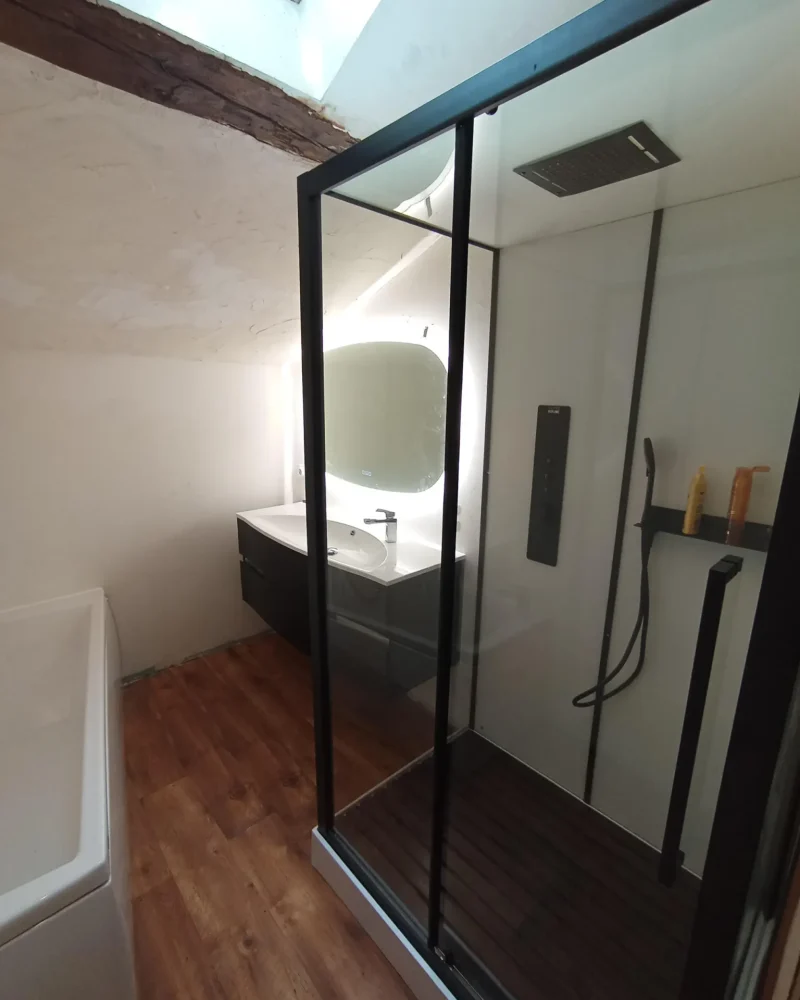 Réalisation d'une salle de bains par COQUELLE ROMAIN à Nesmy