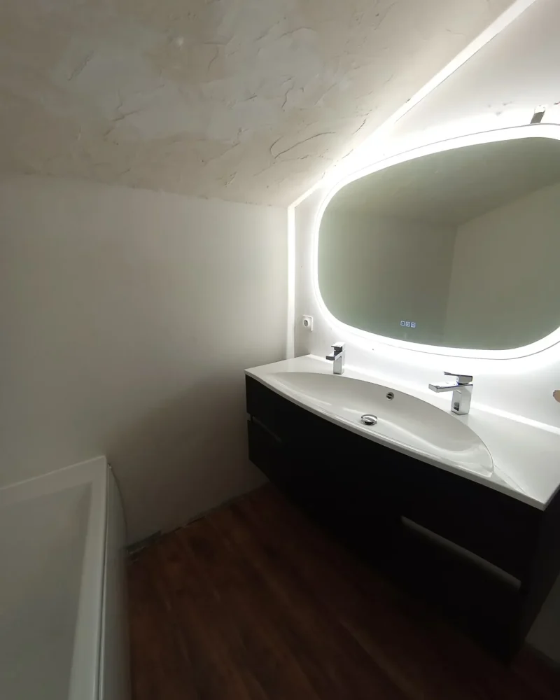 Réalisation d'une salle de bains par COQUELLE ROMAIN à Nesmy