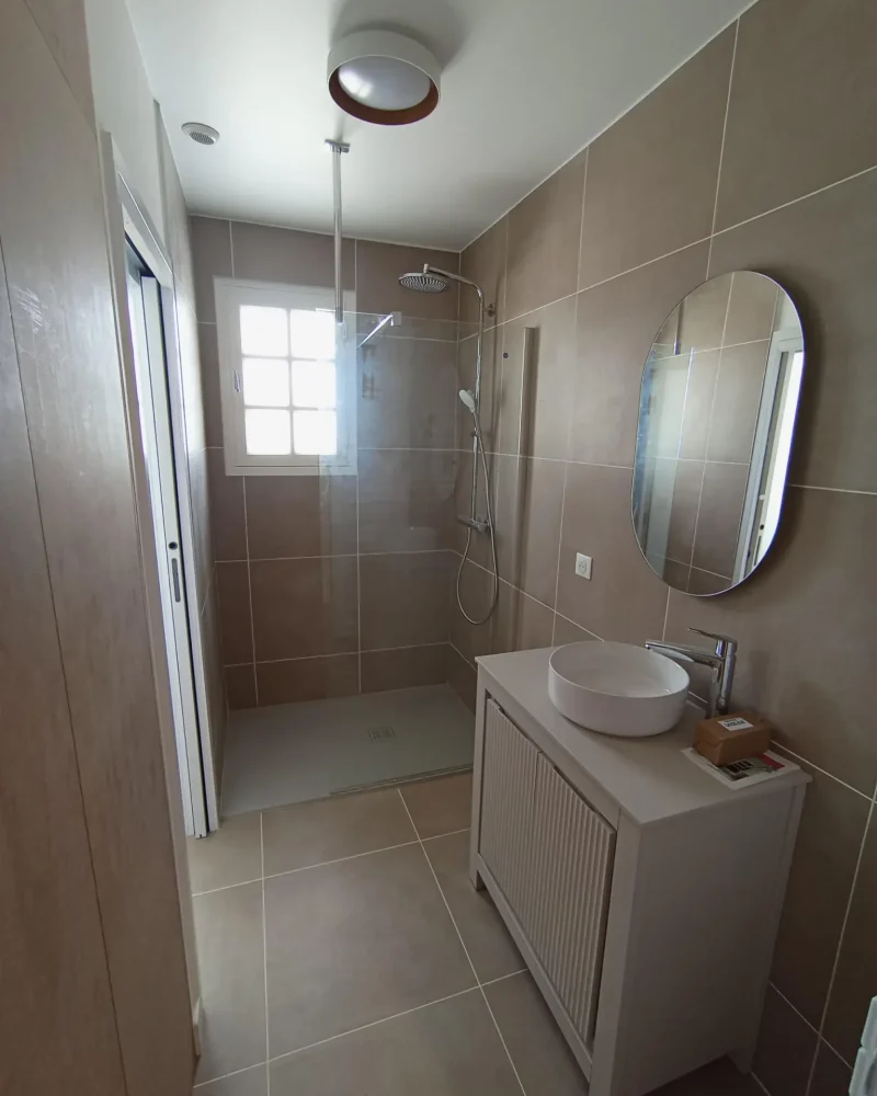 Réalisation d'une salle de bains par COQUELLE ROMAIN à Nesmy